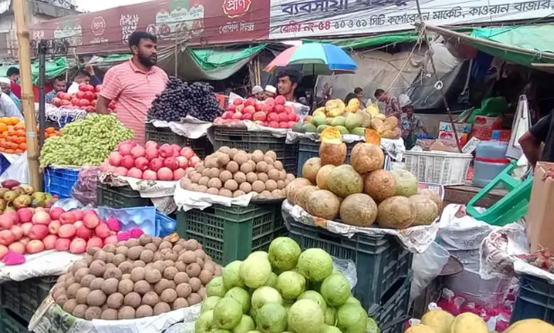 বিদেশি ফলের দাম বেশি, ইফতারে বেড়েছে দেশি ফলের চাহিদা