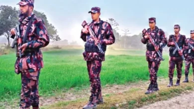 সীমান্তে ‘ভুলে পা ফেলায়’ আটকে পড়া দুই বাংলাদেশির ৮ ঘণ্টার বন্দিত্ব