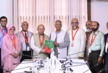 প্রধান উপদেষ্টার কাছে স্বাস্থ্যখাত সংস্কার কমিশনের প্রতিবেদন জমা