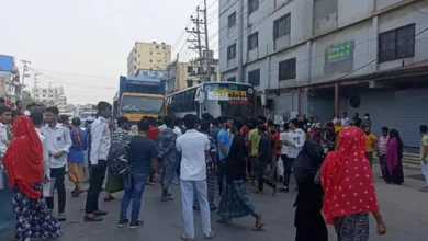 গাজীপুরে ট্রাকচাপায় নারী শ্রমিকের মৃত্যু মহাসড়ক অবরোধ করে বিক্ষোভ