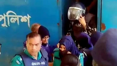 কড়া পাহারায় মানিকগঞ্জে হাজিরা দিলেন সাবেক এমপি ও গায়িকা মমতাজ বেগম