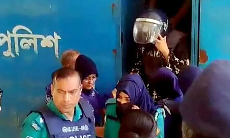 কড়া পাহারায় মানিকগঞ্জে হাজিরা দিলেন সাবেক এমপি ও গায়িকা মমতাজ বেগম