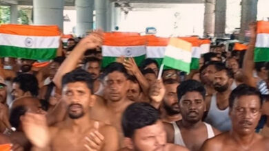 অর্ধনগ্ন অবস্থায় চাকরিহারা শিক্ষকদের মিছিলে উত্তপ্ত কলকাতা