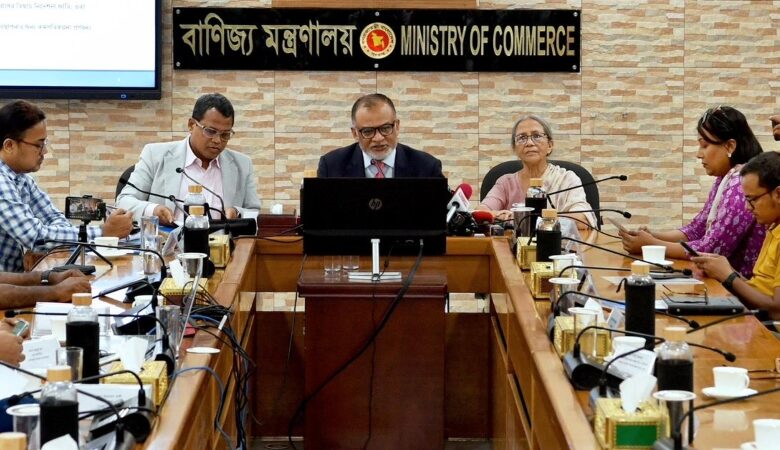 চামড়া সংরক্ষণে ৩০ হাজার টন লবণ বিনামূল্যে দেবে সরকার: বাণিজ্য উপদেষ্টা