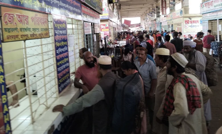ঈদযাত্রায় জিম্মি বাসযাত্রীরা, ১২০ শতাংশ পর্যন্ত ভাড়া বৃদ্ধি