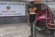 সেনাবাহিনীর সহায়তায় চুরি হওয়া রিকশা ফিরে পেয়ে স্বস্তির হাসি রাকিবের