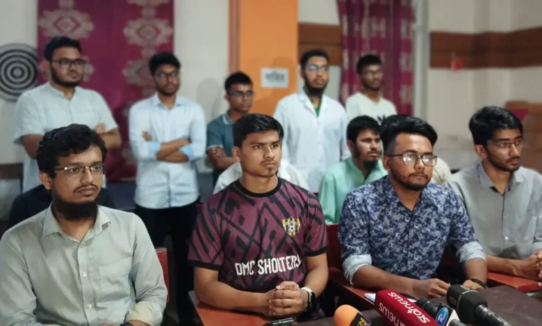 ক্লাসে না ফেরার সিদ্ধান্তে অনড় ঢাকা মেডিকেল কলেজের শিক্ষার্থীরা