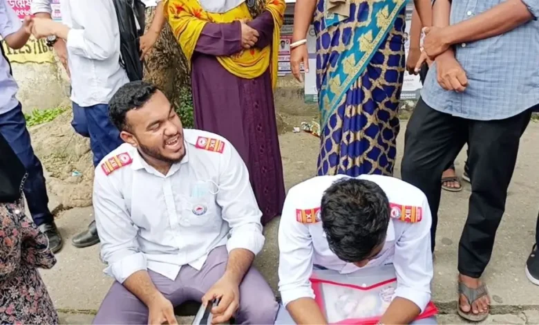 কলেজের গাফিলতিতে এইচএসসি পরীক্ষা দিতে পারলেন না দুই ছাত্র