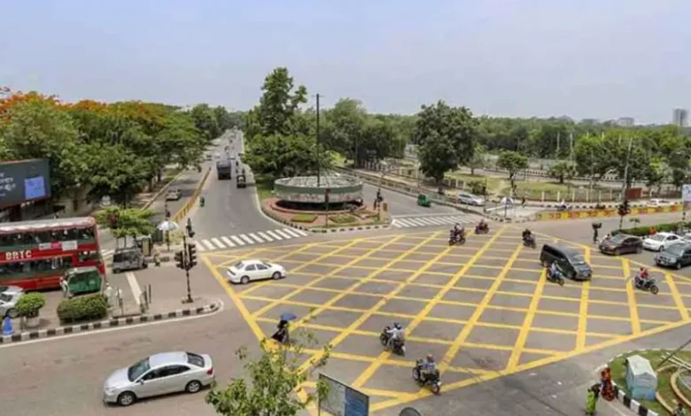 বিজয় সরণিতে মাইক্রোবাসের ধাক্কায় দুই মোটরসাইকেল আরোহী নিহত