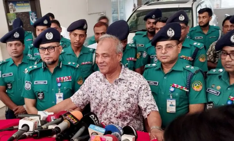 ‘জিজ্ঞাসাবাদ হবে কাঁচের ঘরে’, পুলিশের সংস্কার প্রসঙ্গে স্বরাস্ট্র উপদেষ্টা