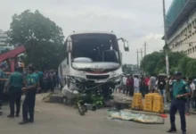 টেকনিক্যাল মোড়ে ডিভাইডারে উঠে গেলো বাস, পথচারী নিহত
