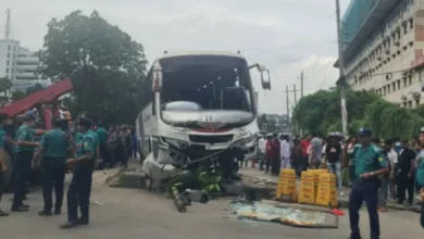 টেকনিক্যাল মোড়ে ডিভাইডারে উঠে গেলো বাস, পথচারী নিহত