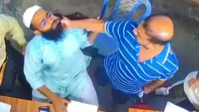 ব্যবসায়ীর দাড়ি ধরে টানাটানি, ভিডিও শেয়ার দিয়ে যা বললেন সারজিস