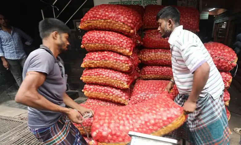 ঈদুল আজহা সামনে রেখে পেঁয়াজ, আদা ও রসুনের দামে স্বস্তি