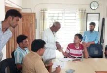 সাটুরিয়ায় ইটভাটার গরম গ্যাসে ক্ষতিগ্রস্ত কৃষকদের ক্ষতিপূরণ প্রদান