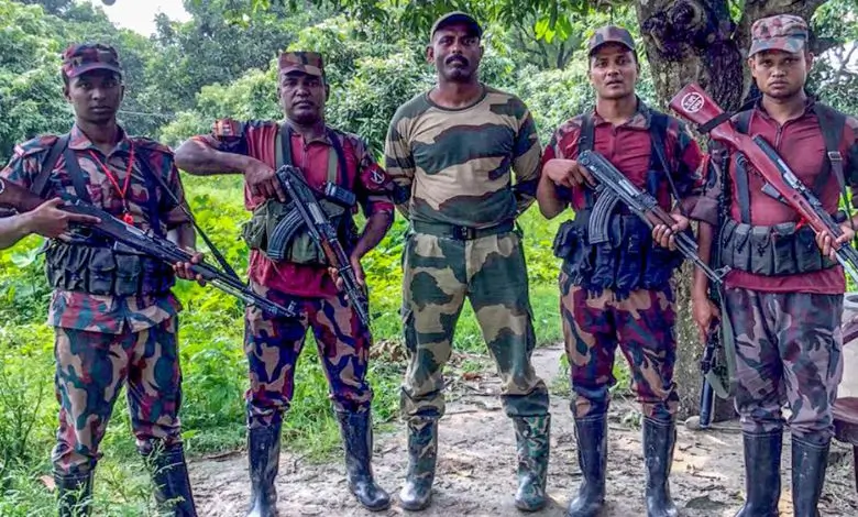 চাঁপাইনবাবগঞ্জ সীমান্তে অনুপ্রবেশকারী মদ্যপ বিএসএফ সদস্যকে ফেরত দিল বিজিবি