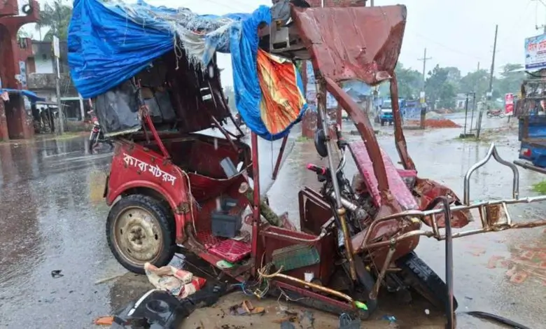 উত্তরায় ট্রাকের ধাক্কায় ৩ জনের মর্মান্তিক মৃত্যু: নিরাপত্তা ব্যবস্থা নিয়ে প্রশ্ন
