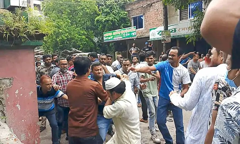 সাতক্ষীরায় প্রেসক্লাবে সন্ত্রাসী হামলা: ১০ সাংবাদিক আহত, উত্তেজনা বৃদ্ধি
