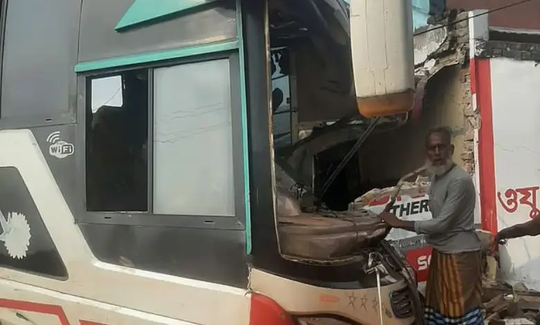 মসজিদে ঢুকে পড়া বাস কেড়ে নিল বাবা-ছেলের প্রাণ