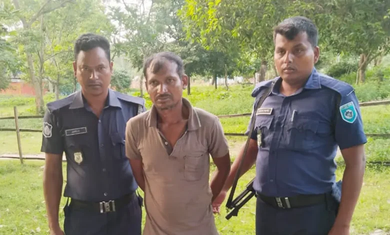 দেবীগঞ্জে সেনাবাহিনী-পুলিশের অভিযানে জাল নোটসহ প্রতারক চক্রের এক সদস্য গ্রেফতার