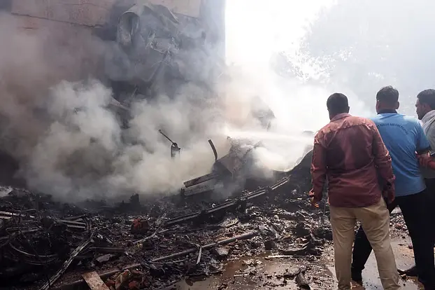 ভারতে বিমান দুর্ঘটনা নিহতদের পরিবারকে ১ কোটি রুপি করে দেবে টাটা গোষ্ঠী