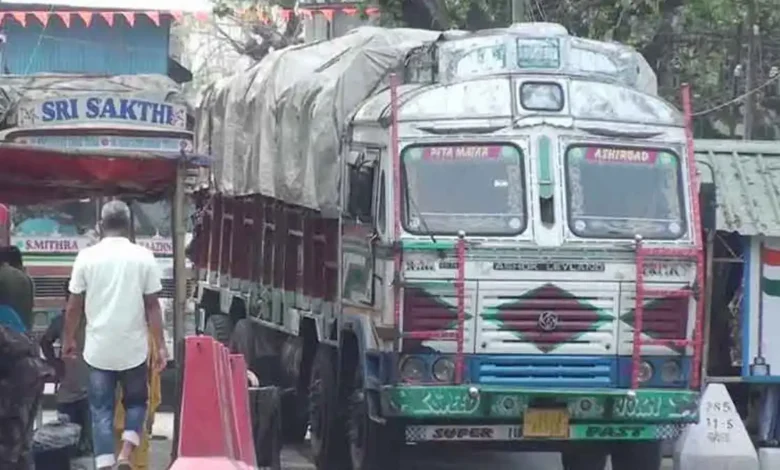১০ দিন পর হিলি বন্দরে আমদানি-রফতানি শুরু