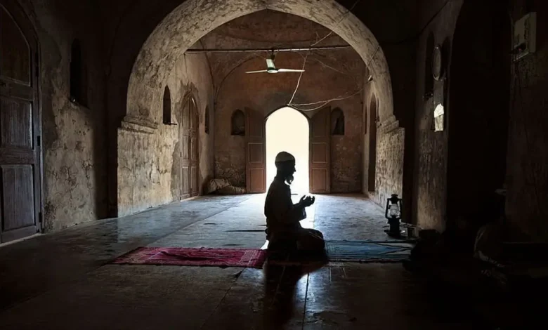 বারবার তওবা করেও গুনাহ হয়ে গেলে করণীয় কী?