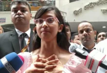 সুরক্ষা চেয়ে মেয়ের মামলা, আদালতে মা-বাবা