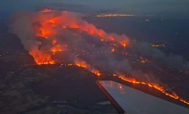 ৮০ বছরের মধ্যে সবচেয়ে ভয়াবহ দাবানলে পুড়ছে ফ্রান্স