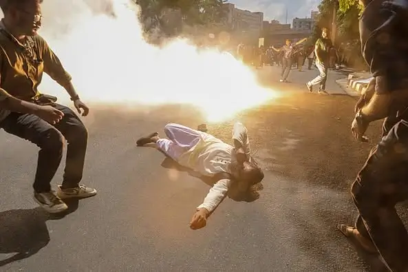 আন্দোলনরত প্রকৌশল শিক্ষার্থীদের ওপর পুলিশের হামলার প্রতিবাদ জানাল বুয়েট