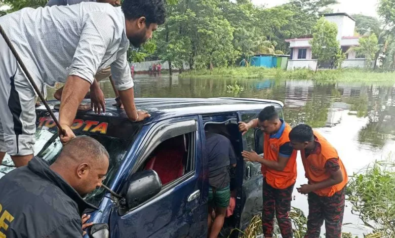একই দিনে ভয়াবহ সড়ক দুর্ঘটনায় বহু প্রাণহানি, আহত অন্তত ৩২ জন