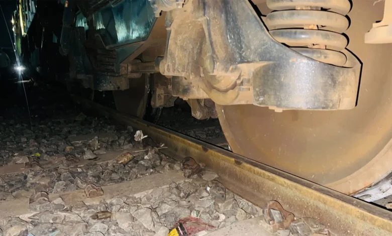 পদ্মা এক্সপ্রেস লাইনচ্যুত, ঢাকার সঙ্গে উত্তরবঙ্গের রেল যোগাযোগ বন্ধ