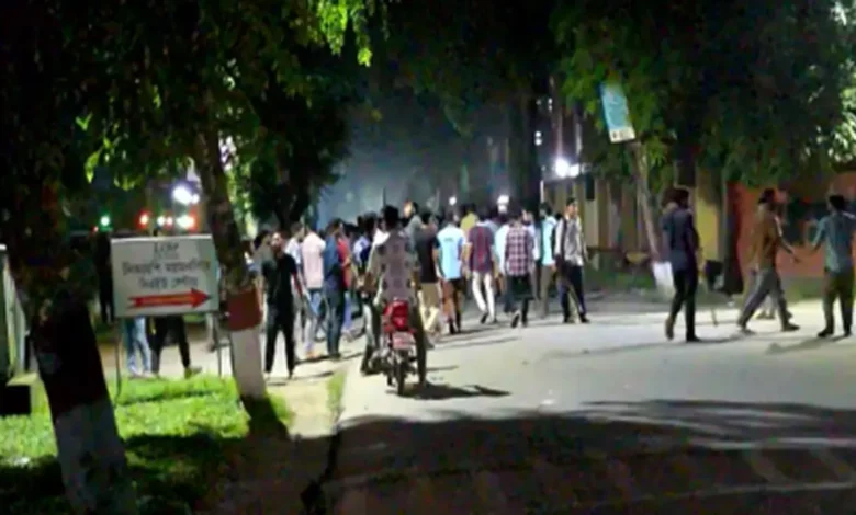 অনির্দিষ্টকালের জন্য বাকৃবি বন্ধ ঘোষণা, দুই প্লাটুন বিজিবি মোতায়েন