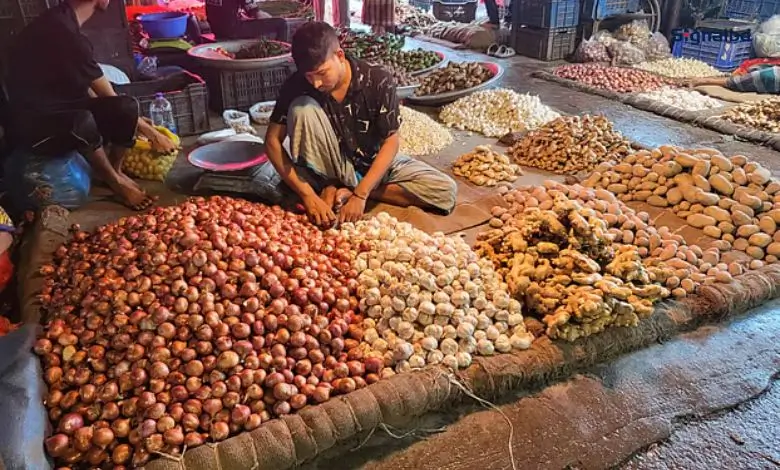 পেঁয়াজের দাম বেড়েছে ১৫-২০ টাকা, ডিমের দাম এখনও উচ্চ অবস্থায়
