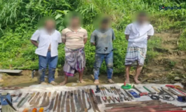 সীতাকুণ্ডে পাহাড়ের গহীনে অস্ত্র কারখানা! বিপুল পরিমাণ অস্ত্রসহ আটক চারজন