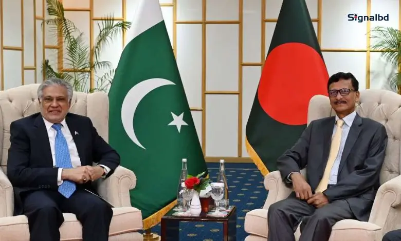 বাংলাদেশ-পাকিস্তান সম্পর্ক নতুন মোড় নিচ্ছে, চলছে পররাষ্ট্রমন্ত্রী পর্যায়ের বৈঠক