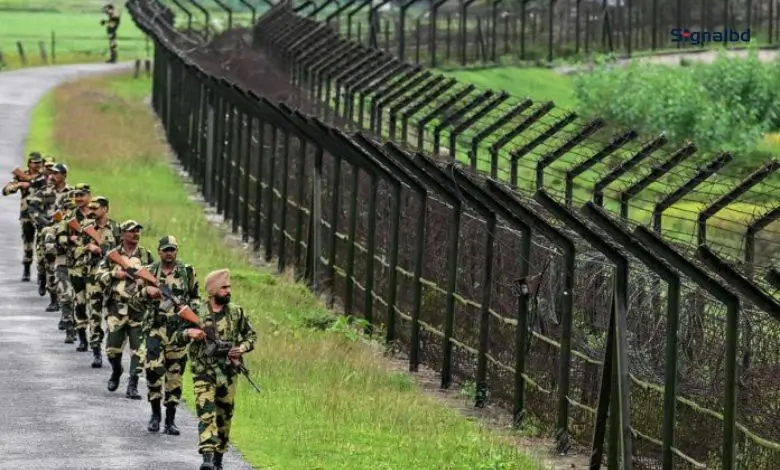 সীমান্তে সেলফি তোলায় দুই কিশোরকে আটক করলো বিএসএফ