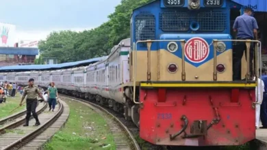 ছাত্র-জনতা ঢাকায় আনতে সরকার ভাড়া করল ৮ জোড়া বিশেষ ট্রেন