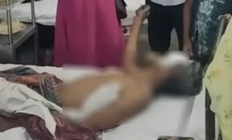 বাবার সামনেই ভাইয়ের চোখ তোলার ভিডিও ভাইরাল, নেপথে যে কারণ