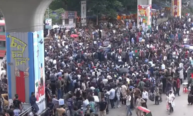 প্রকৌশল শিক্ষার্থীদের সঙ্গে বৈঠকে অন্তর্বর্তী সরকারের ৩ উপদেষ্টা