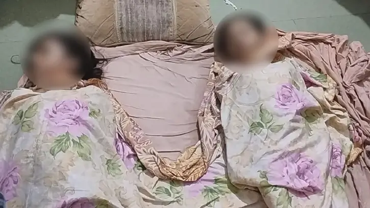 পুকুর থেকে শামুক ধরতে গিয়ে দুই বোনের মর্মান্তিক মৃত্যু
