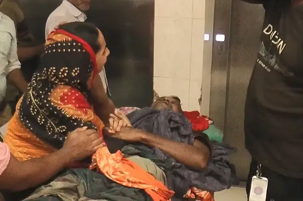 ঘর থেকে তুলে নিয়ে চুরির অপবাদে নির্যাতনের শিকার জাকিরের চোখ হারানোর শঙ্কা