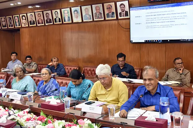 সব সময় চুনোপুঁটি ধরি, রুই–কাতলা ধরা পড়ে না: স্বরাষ্ট্র উপদেষ্টা