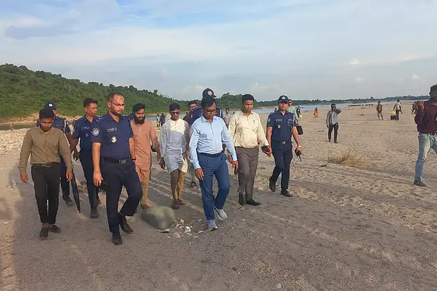 তিন দিনে সাড়ে ৬ লাখ ঘনফুট সাদাপাথর স্বেচ্ছায় জমা দিয়েছেন লোকজন