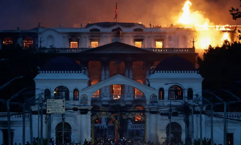 নেপালের শীর্ষ নেতারা গোপনে, তবু দেশ পরিচালনা তাদের হাতেই!