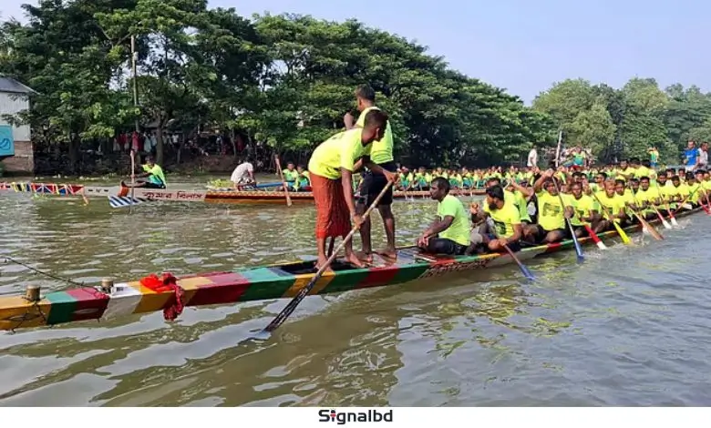 গোপালগঞ্জে কুমার নদে জমজমাট নৌকাবাইচ