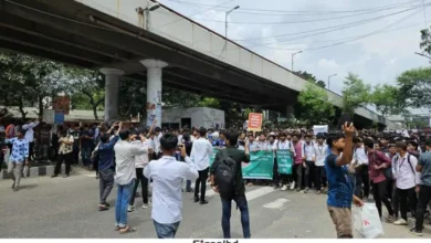 ৭ দফা দাবিতে তেজগাঁওয়ের সাতরাস্তায় পলিটেকনিক শিক্ষার্থীদের সড়ক অবরোধ