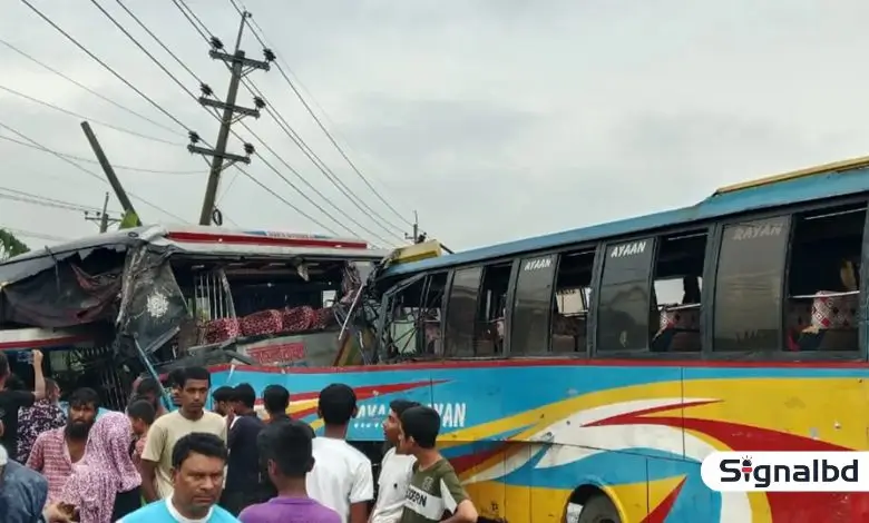 ভালুকায় দুই বাসের মুখোমুখি সংঘর্ষে নিহত ২, আহত অন্তত ১০ জন