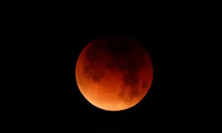 আজ রাত ৯টা ২৮ মিনিটে শুরু হবে চন্দ্রগ্রহণ