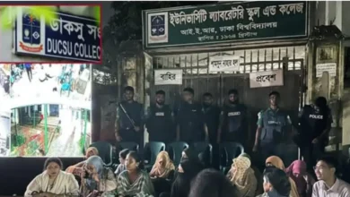 ভোট বানচাল প্রতিরোধে ইউল্যাব কেন্দ্রের গেইটে শিক্ষার্থীদের অবস্থান